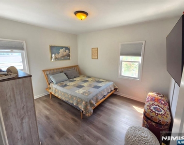 190 Stevens - Photo Thumbnail 8