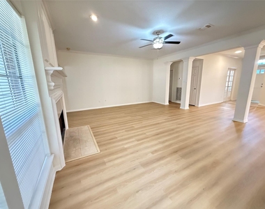 14527 Circlewood Way - Photo Thumbnail 8