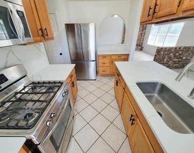10102 Park Lane - Photo Thumbnail 8