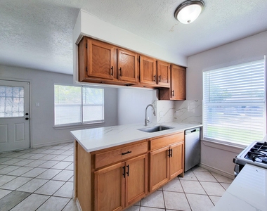 10102 Park Lane - Photo Thumbnail 9