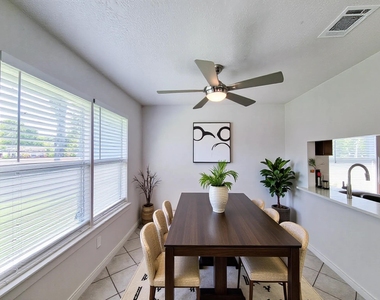 10102 Park Lane - Photo Thumbnail 3