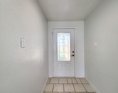10102 Park Lane - Photo Thumbnail 5