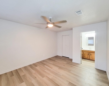 10102 Park Lane - Photo Thumbnail 19