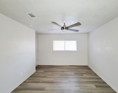 10102 Park Lane - Photo Thumbnail 23