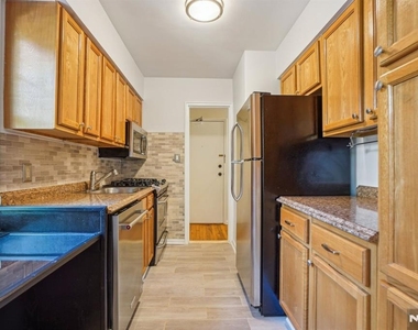 349 Bloomfield - Photo Thumbnail 2