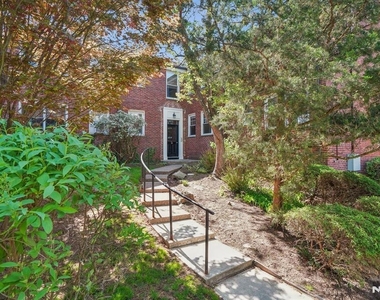 349 Bloomfield - Photo Thumbnail 1