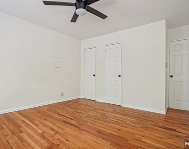 349 Bloomfield - Photo Thumbnail 8