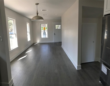 1104 E 26th Street - Photo Thumbnail 6