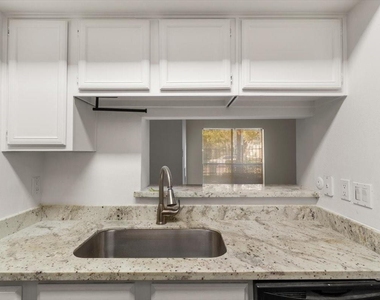 2025 Augusta Drive - Photo Thumbnail 12