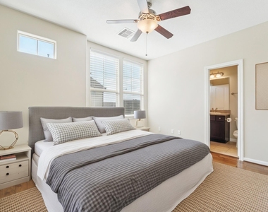 2421 Beall Street - Photo Thumbnail 6