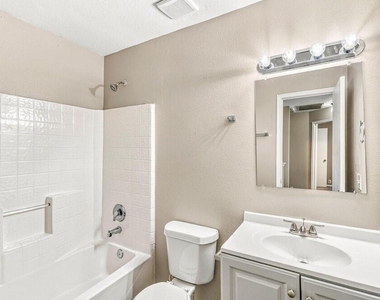 3231 Dartmouth Field Lane - Photo Thumbnail 13