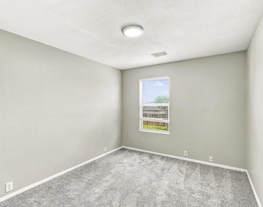 3231 Dartmouth Field Lane - Photo Thumbnail 9