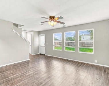 3231 Dartmouth Field Lane - Photo Thumbnail 4
