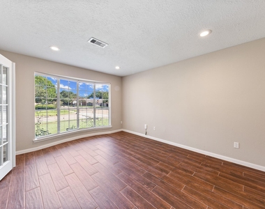 3042 Pecan Point Drive - Photo Thumbnail 4
