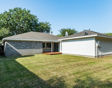 3042 Pecan Point Drive - Photo Thumbnail 32
