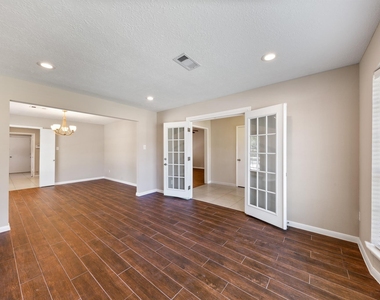 3042 Pecan Point Drive - Photo Thumbnail 5