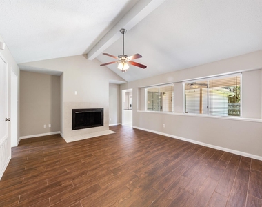 3042 Pecan Point Drive - Photo Thumbnail 10