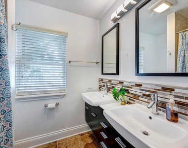 1811 Marshall Street - Photo Thumbnail 9