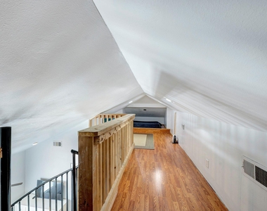 1811 Marshall Street - Photo Thumbnail 8