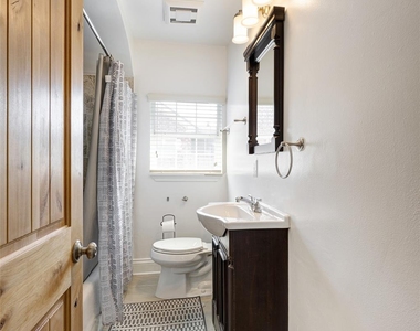 1811 Marshall Street - Photo Thumbnail 11