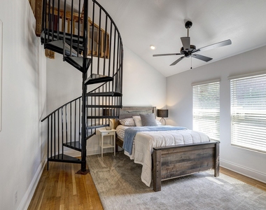 1811 Marshall Street - Photo Thumbnail 10