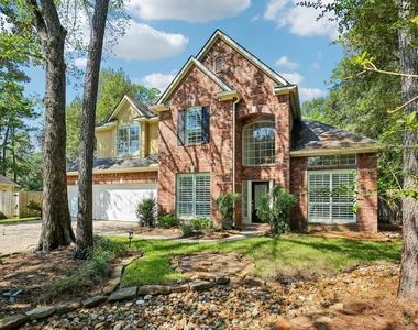 14 Guinevere Place - Photo Thumbnail 1