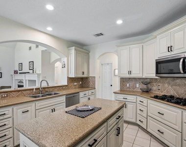 14 Guinevere Place - Photo Thumbnail 13