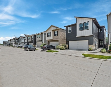 14819 Silent Gulf Avenue - Photo Thumbnail 3