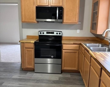 415 N Rockisland Street - Photo Thumbnail 3