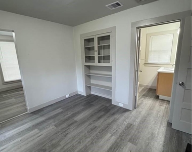 415 N Rockisland Street - Photo Thumbnail 2