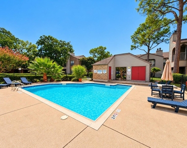 2025 Augusta Drive - Photo Thumbnail 13