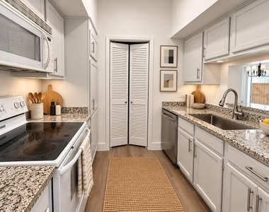 2025 Augusta Drive - Photo Thumbnail 7