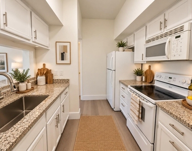 2025 Augusta Drive - Photo Thumbnail 6