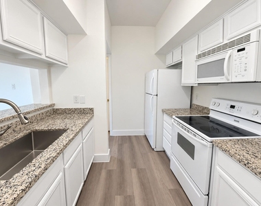 2025 Augusta Drive - Photo Thumbnail 18