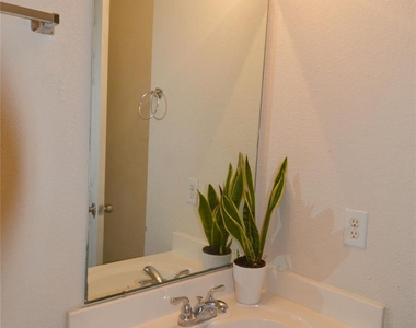 13018 Hill Canyon Lane - Photo Thumbnail 15