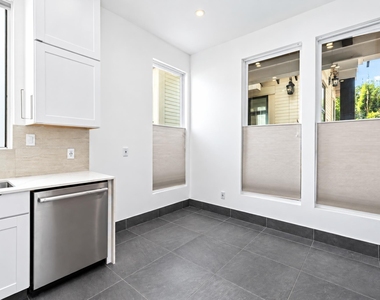 815 E 23rd Street - Photo Thumbnail 4
