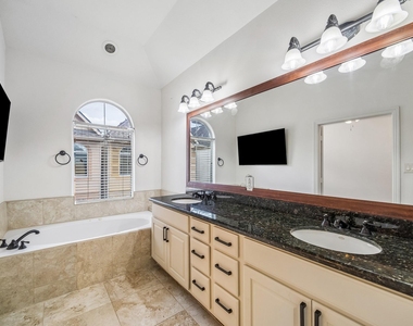 330 Gregg Street - Photo Thumbnail 3