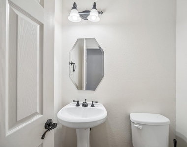 330 Gregg Street - Photo Thumbnail 8