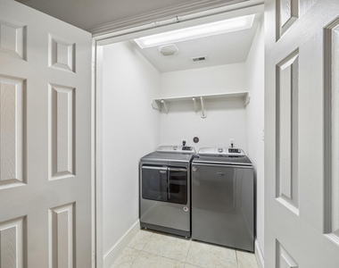 330 Gregg Street - Photo Thumbnail 9