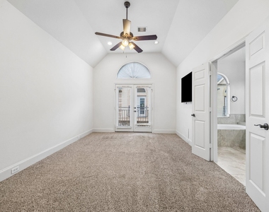 330 Gregg Street - Photo Thumbnail 2