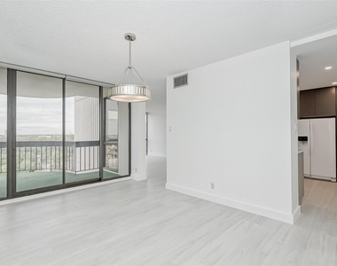 5001 Woodway Drive - Photo Thumbnail 9
