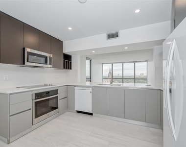5001 Woodway Drive - Photo Thumbnail 6