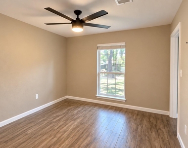 676 Ravensworth Drive - Photo Thumbnail 6