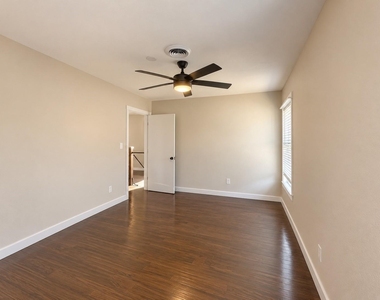 676 Ravensworth Drive - Photo Thumbnail 12