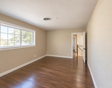 676 Ravensworth Drive - Photo Thumbnail 14