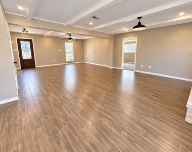 676 Ravensworth Drive - Photo Thumbnail 3