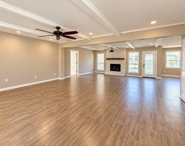 676 Ravensworth Drive - Photo Thumbnail 2