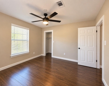 676 Ravensworth Drive - Photo Thumbnail 11
