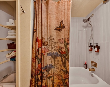 8419 Hearth Drive - Photo Thumbnail 20
