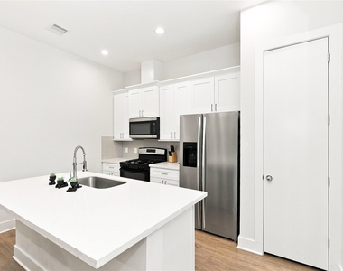835 Dorchester Street - Photo Thumbnail 3